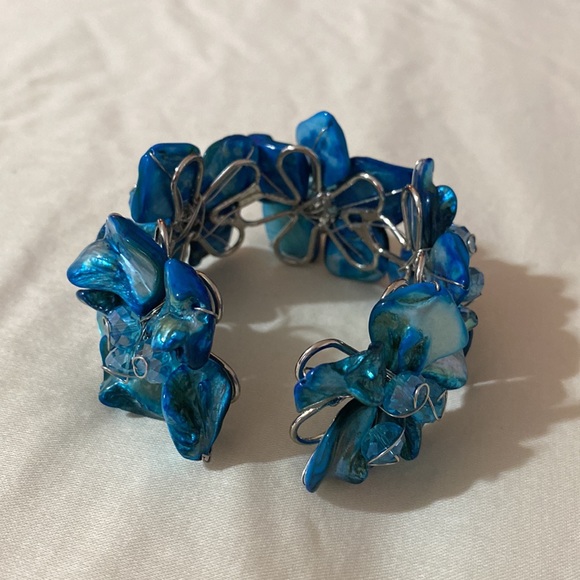 Costume wristband in beautiful turquoise. - Picture 2 of 2